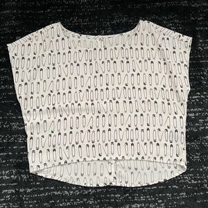H&M Cream Patterned Women's Top - Size Small